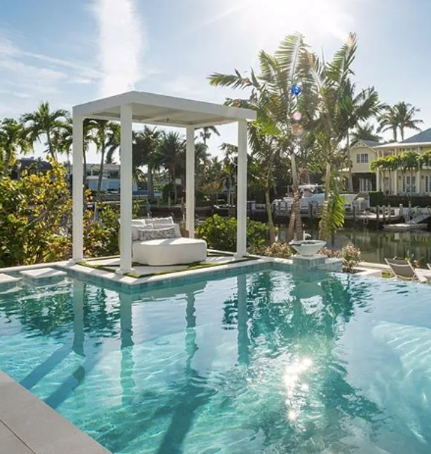 1990 7th s s, Naples, FL